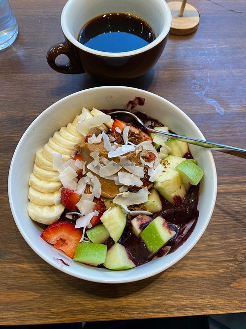 Acai bowl at Bonita Café og Blomster in Oslo