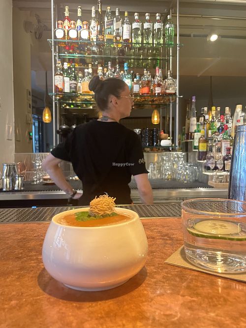 “Ramen ta fraise” ein Cocktail mit Ramen und Erdbeeren  at Eat Me in Vaud