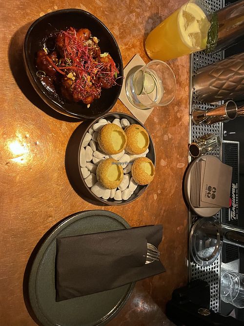 Stuck on you und Continental Crush, crispy pani puri filled with corn and indo-African coconut curry water. Drink is a signature they made to complement the dishes.  at Eat Me in Vaud