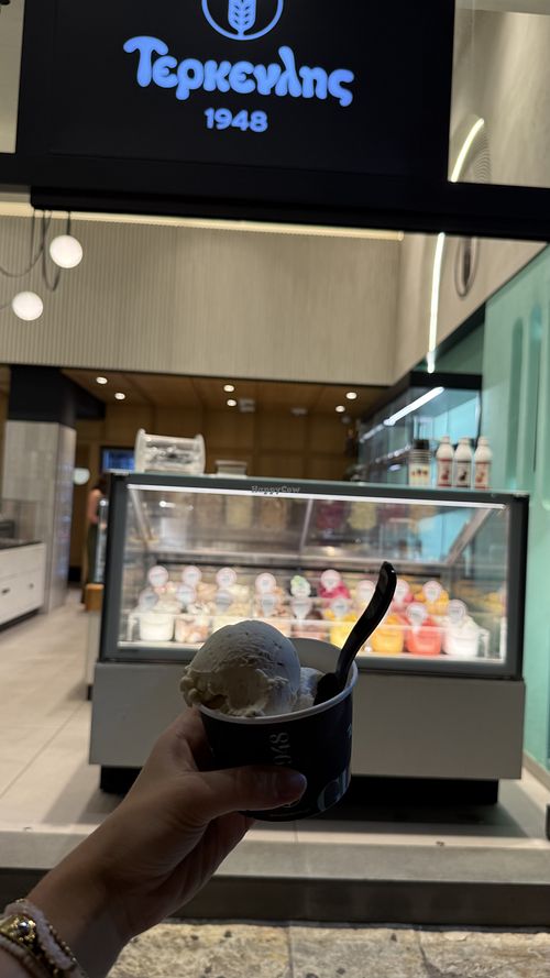 Kokos und Pistazie   at Terkenlis in Thessaloniki