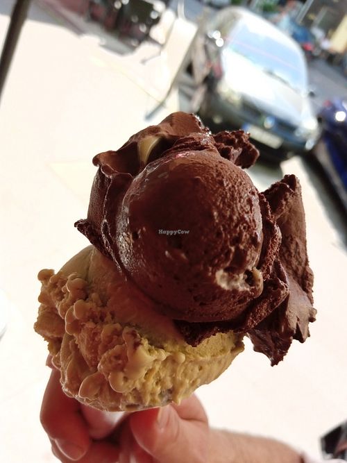 vegan dark chocolate & vegan pistachio at Melodia Gelateria in Nordrhein-westfalen