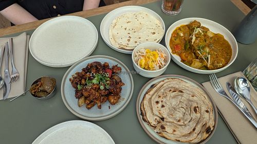 a few vegan dishes: pickles, cauliflower popcorn, breads, coleslaw, mushroom tikka masala at Authentikka Winterhude in Hamburg
