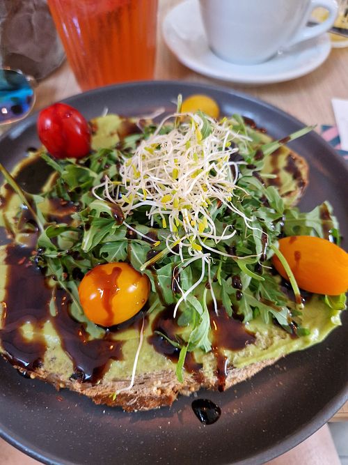 Smashed avocado (vegan) at Your Coffee Gijsbrecht in Hilversum