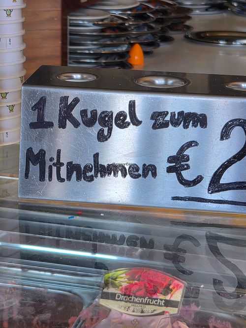 2 Euro eine Kugel zum Mitnehmen at Royal EIS in Karlsruhe