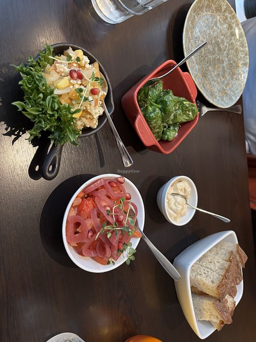 Vegan ceviche (cauliflower, mango), tomato salad, vegan aioli, pimento de padron  at Bakgården in Trøndelag