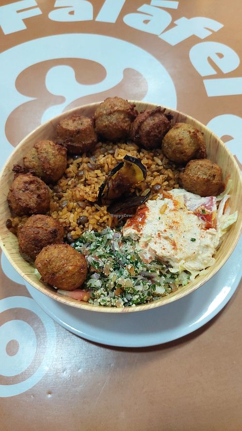 Bowl vegetariano at Faláfel & Más in Cali