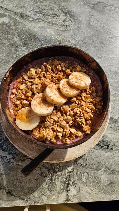 Acai Bowl with cinamon at Café de Mola in Bielefeld