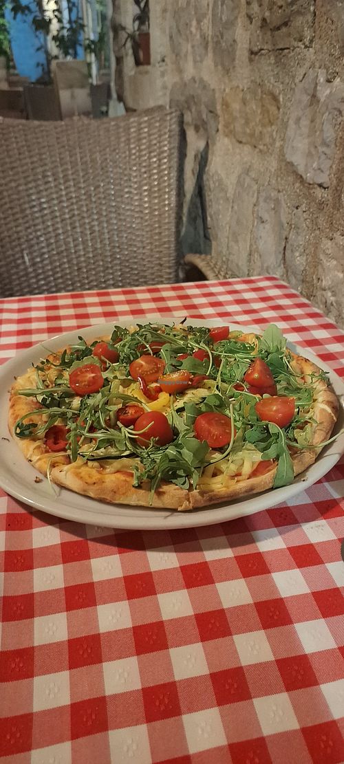 Pizza vegana at Pizzeria Lav in Opština Budva