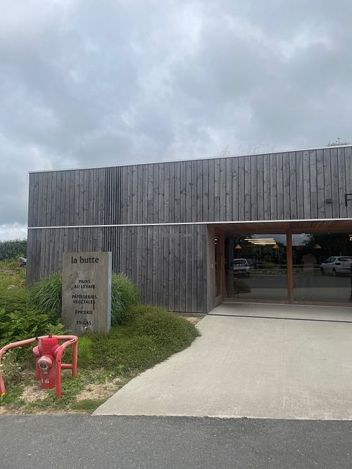 Clearly labeled “Pâtisseries végétales”  at Le Fournil de La Butte in Plouider