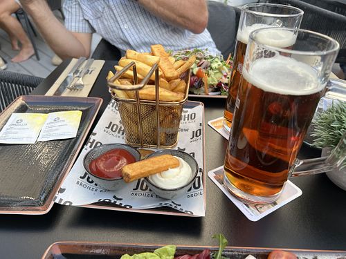 Pommes mit veganer Mayo und Ketchup  at JOHO Broiler Bar Zingst in Mecklenburg-vorpommern