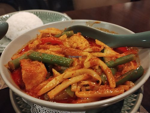 Kaeng Phed red curry - what looks like chicken is tofu at Krua Buppha in Amsterdam
