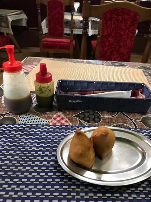 Appetizer fresh samosa with green and tamarind chutneys at Kusum Indian Restaurant in Kobe