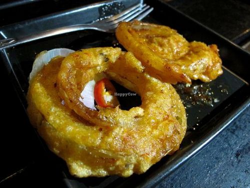 Vegan tasting menu: 4th course onion rings at Time for Lime in Koh Lanta