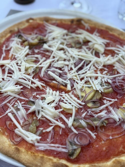 Vegane Pizza Funghi  at Pizzeria Centrale in Trentino-alto Adige