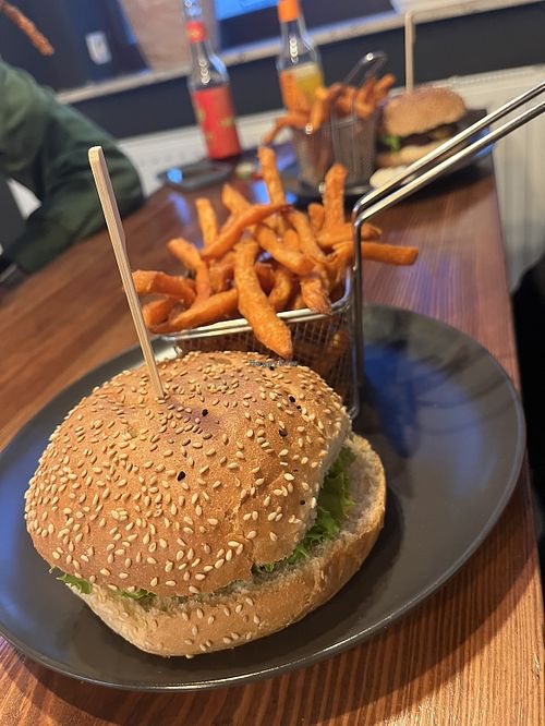 Cheesy Hotbean Burger + French Fries   at Kenko Burger Eutritzsch in Sachsen
