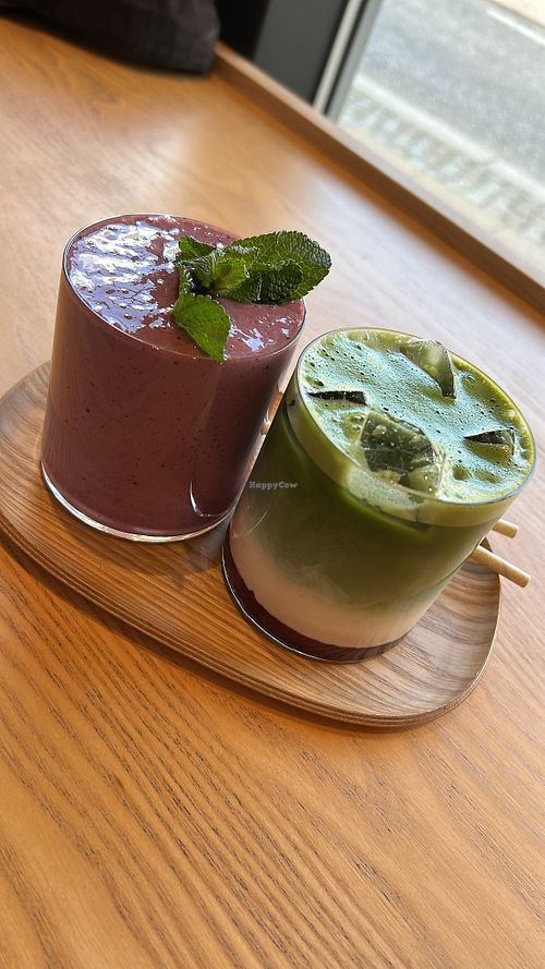 Acai Smoothie & Strawberry Matcha Latte   at TA COFFEE CO in Oranienburg