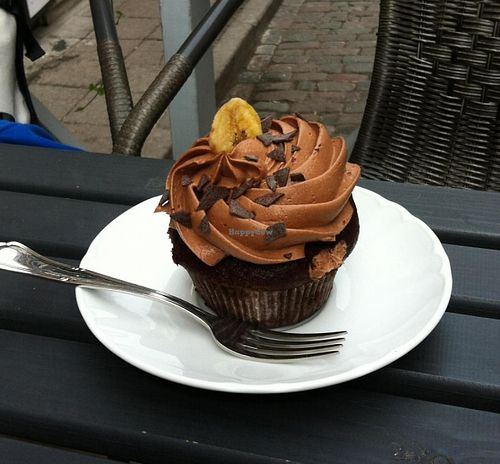 chocolate cupcake at Vegan Restoran V in Tallinn