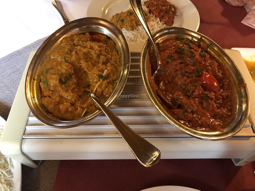 Zwei vegane Hauptgerichte (Aubergine und Okra)  at Namaskar India in Bad Aibling