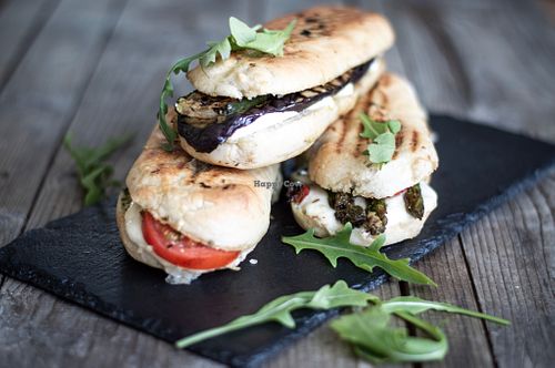 Our famous panini sandwiches, which can be obtained as vegan or vegetarian at Plazores Café & Bar in Diez