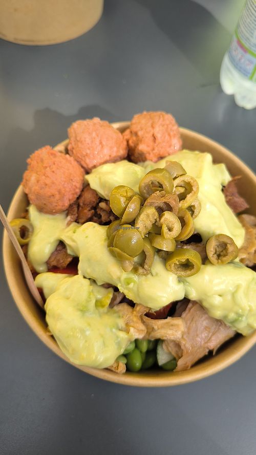 Poke con polpette e pulled at Kuma Hawaiian Poke & Sushi Burrito in Bari