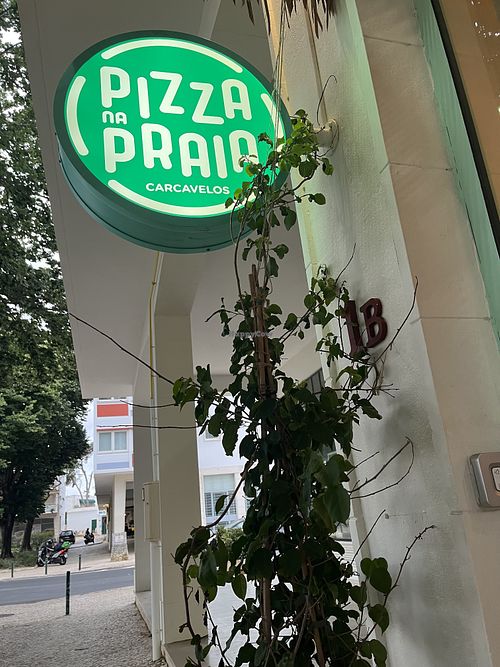 Outdoor sign   at Pizza na Praia Carcavelos  in Carcavelos