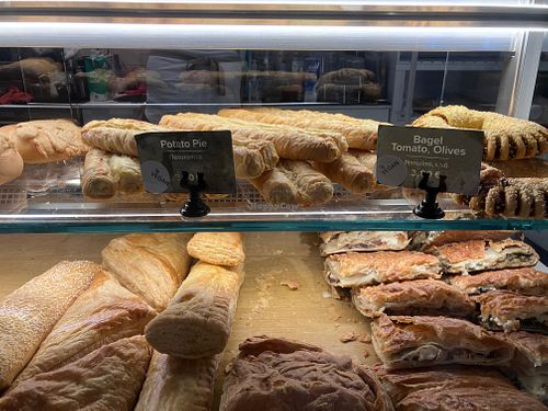 Herzhafte Optionen: Tomate Olive oder Kartoffel  at Athena - Cafe Bakery Deli in Offenbach