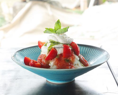 【Summer Limited】Caprese with Fruit Tomatoes Shaved Ice at Kawamuraya in Tokyo