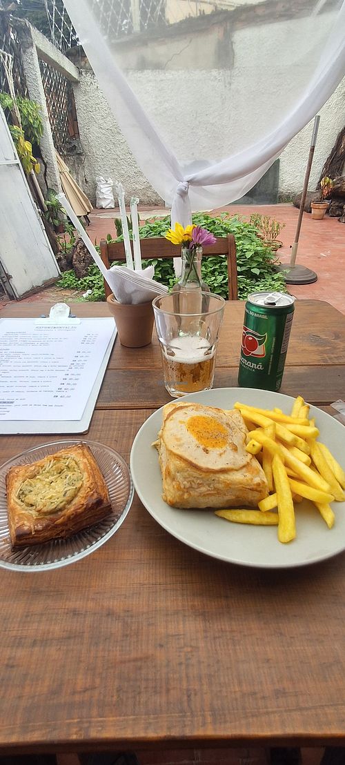 Croque madame e danish de ricota com espinafre at Experimentalis - Boulangerie & Viennoiserie in Rio De Janeiro