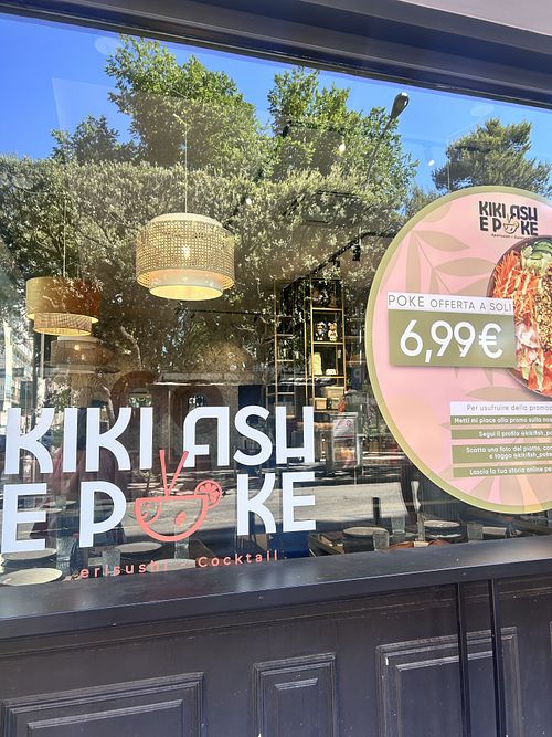 window with offer  at Kiki Fish & Poke in Bari