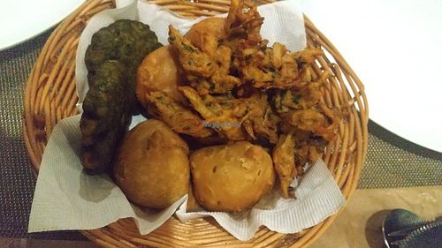 Combo de frituras veganas. Samosa, hara bhara kabab, pakoda etc at The Taste of India in Sao Paulo