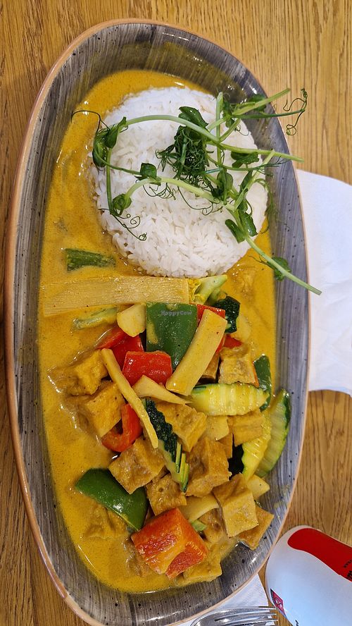 Yellow curry. The red curry was not vegan due to fish sauce at Asiantown in Västra Götalands Län