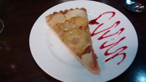 Vegan appel pie at Caprice Cafe in Paris