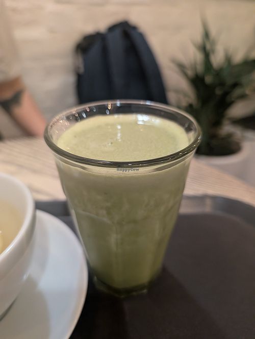 Pineapple and kale juice at Coffee at Market - 커피엣마켓 신당중앙시장 in Seoul