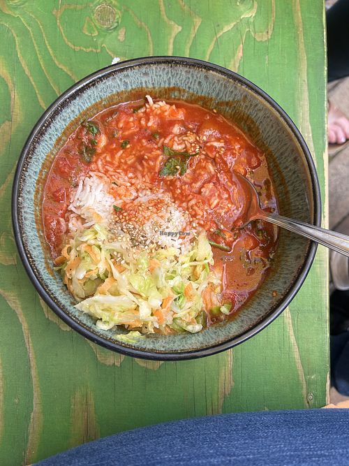 Lunch option: chickpeas in tomato sauce with coleslaw  at Momo Naturbutik in Flensburg
