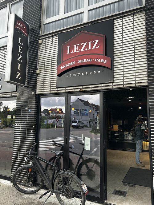 Ingang  at Leziz bakkerij en pitta in Vlaanderen
