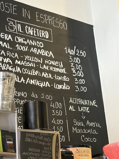 Vegan milk alternatives  at il cafetero  in Lombardia