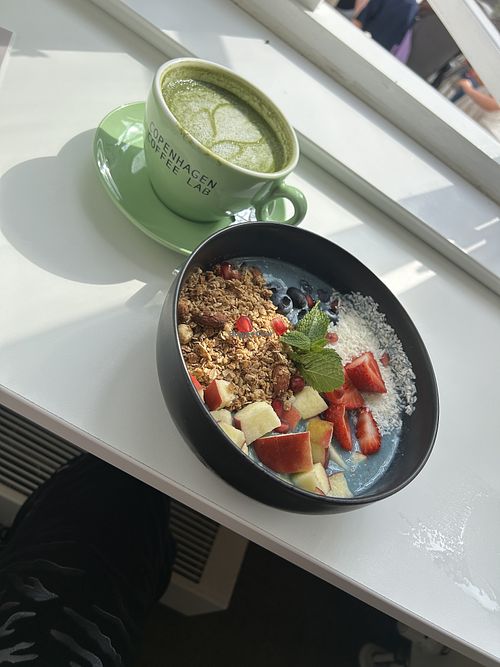 Ocean Bowl and matcha latte with pea milk  at Lykke Grosse in Flensburg