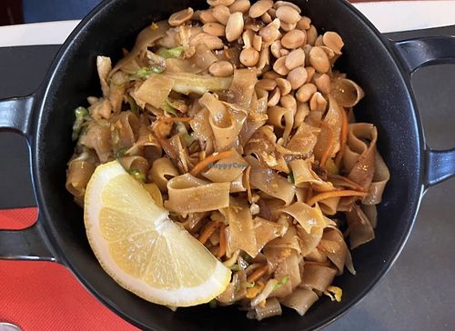 pad thai con verdure  at Yes Food Catania in Rome