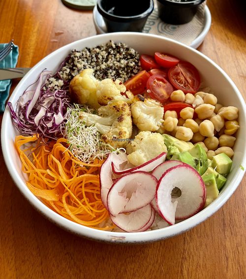 Scenic spot with a delicious vegan poke bowl  at Umami Galápagos in Islas Galápagos