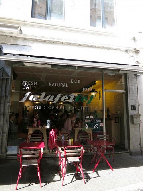 The front of the shop at Falafel Tof in Antwerpen