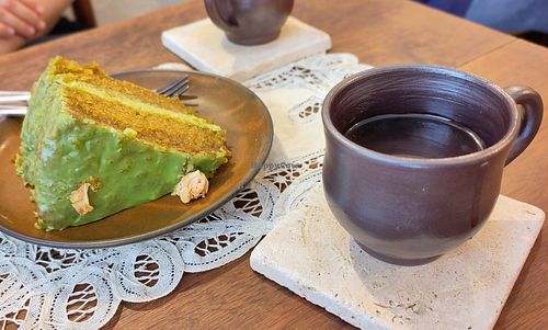 Pistachio Cake + Café allongé at VESTIGES in Paris