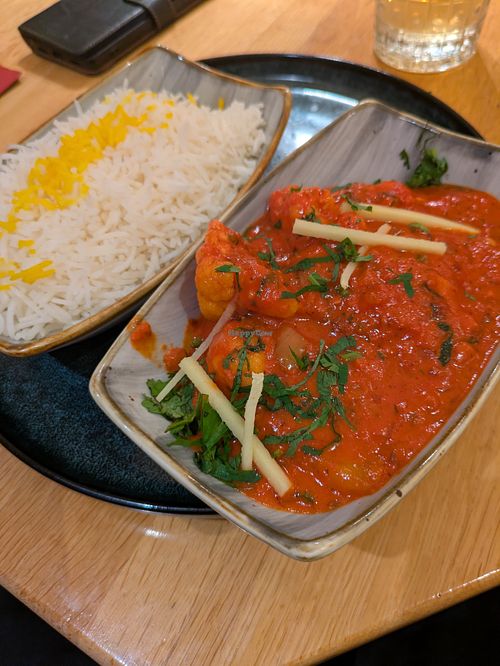 Aloo Gobi: Cauliflowers with potato with garlic ginger tomato sauce  at DesiLicious Tandoor & Bar Dreieich in Dreieich