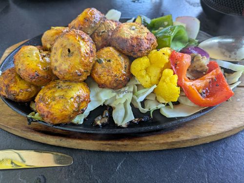 Achari Mushroom Tikka: grilled spicy mushrooms from the tandoor  at DesiLicious Tandoor & Bar Dreieich in Dreieich