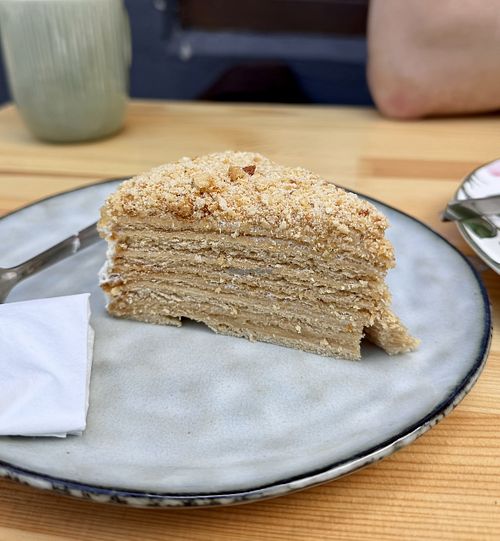 Vegane Medovik Torte 🌱  at Second Home Café  in Braunschweig