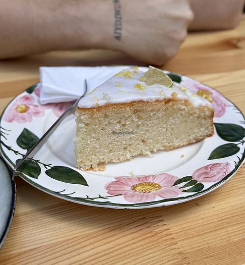 Veganer Zitronenkuchen 🌱  at Second Home Café  in Braunschweig
