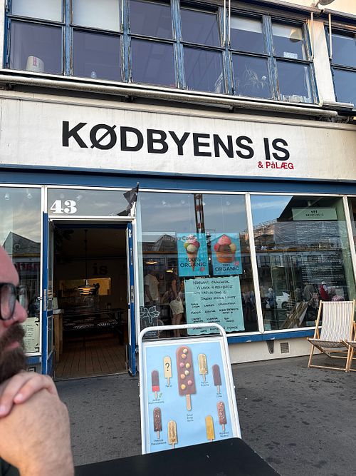 Vegan ice cream options  at Kødbyens Is in Copenhagen