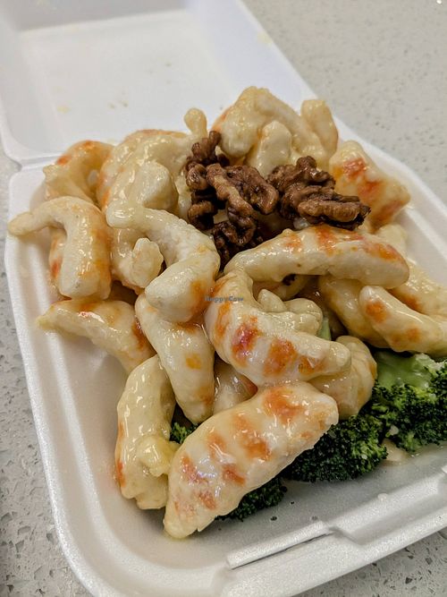 Vegan honey walnut shrimp, 10/10 unbelievable at Good China in Los Angeles