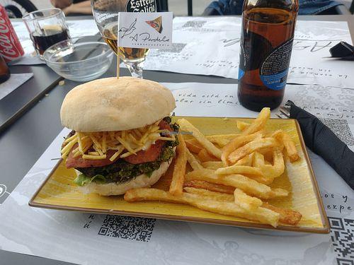 Hamburguesa vegana at A Pardela in Porto De Santa Cruz
