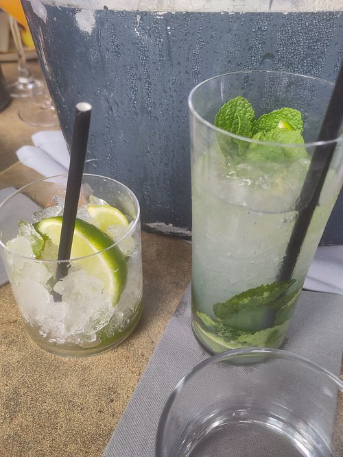 Vegan Caprihina (mocktail) and vegan mojito at Barlounge in England