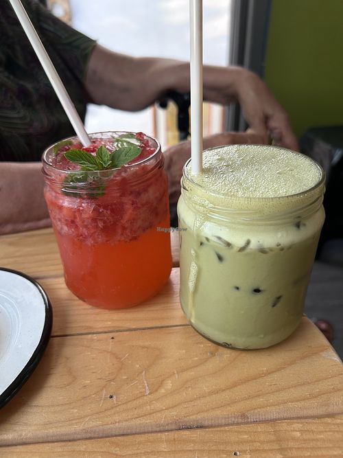 Mojito con fresa y macha  at Arewa  in Chihuahua